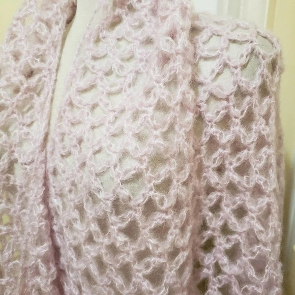 Vintage Shawl Light Pink/Mauve Crocheted Knit Wrap - Picture 5 of 10